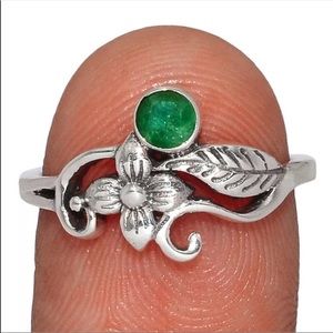 BOUTIQUE EMERALD 925 STERLING SILVER RING, SZ 7.5